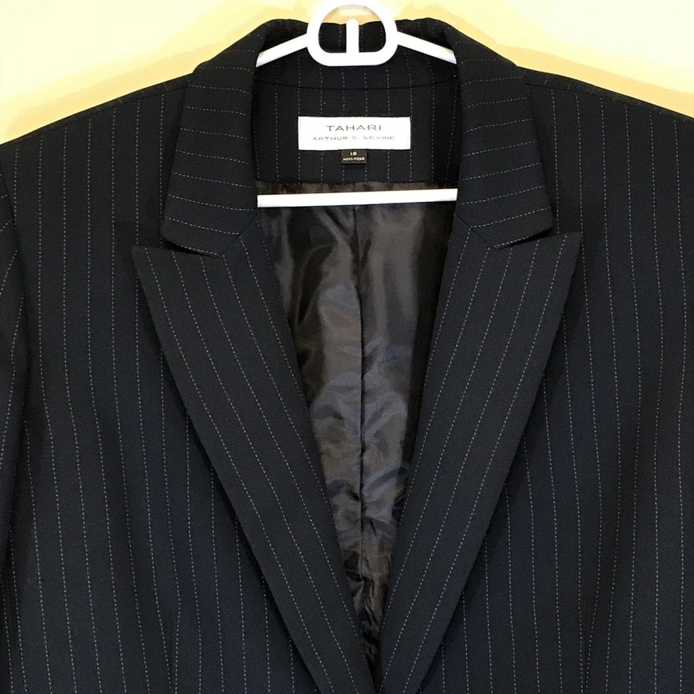TAHARI Arthur S. Levine 18 Black Lined Blazer Top